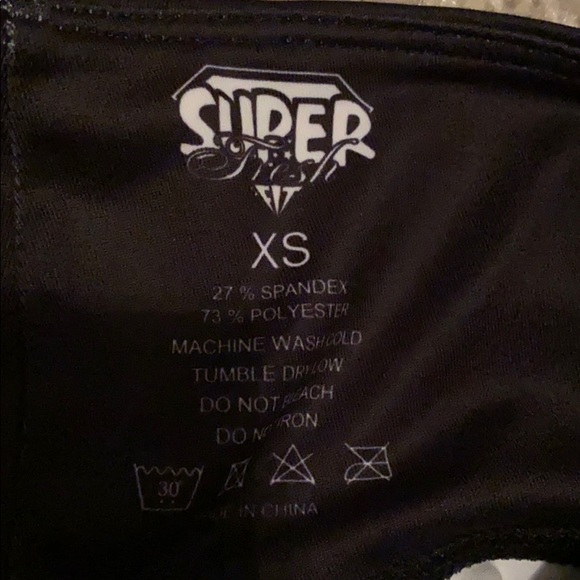 XS Super fresh graffiti leggings! Never worn - Picture 2 of 2